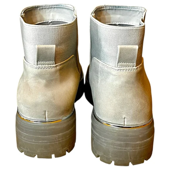 Women's Call It Spring MAXXYNE Beige Silver Platform Chelsea Boots US 9 - Picture 7 of 11